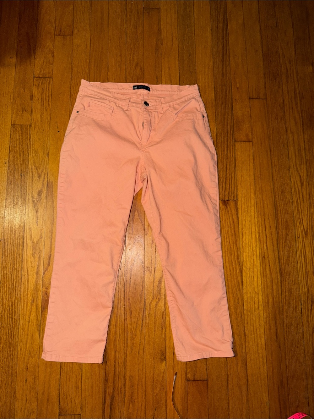 Women's Peachy pink Slim cropped pants size 8 petite LEE Easy Fit - Picture 2 of 6